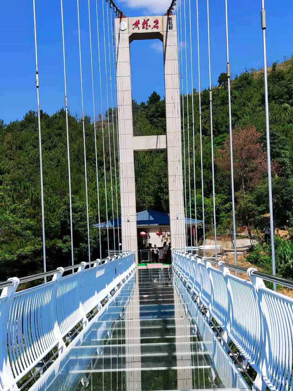 挑战玻璃栈道